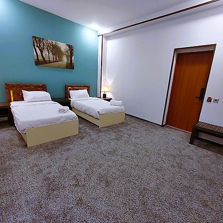 Crossway Hotel Masazir Extérieur photo